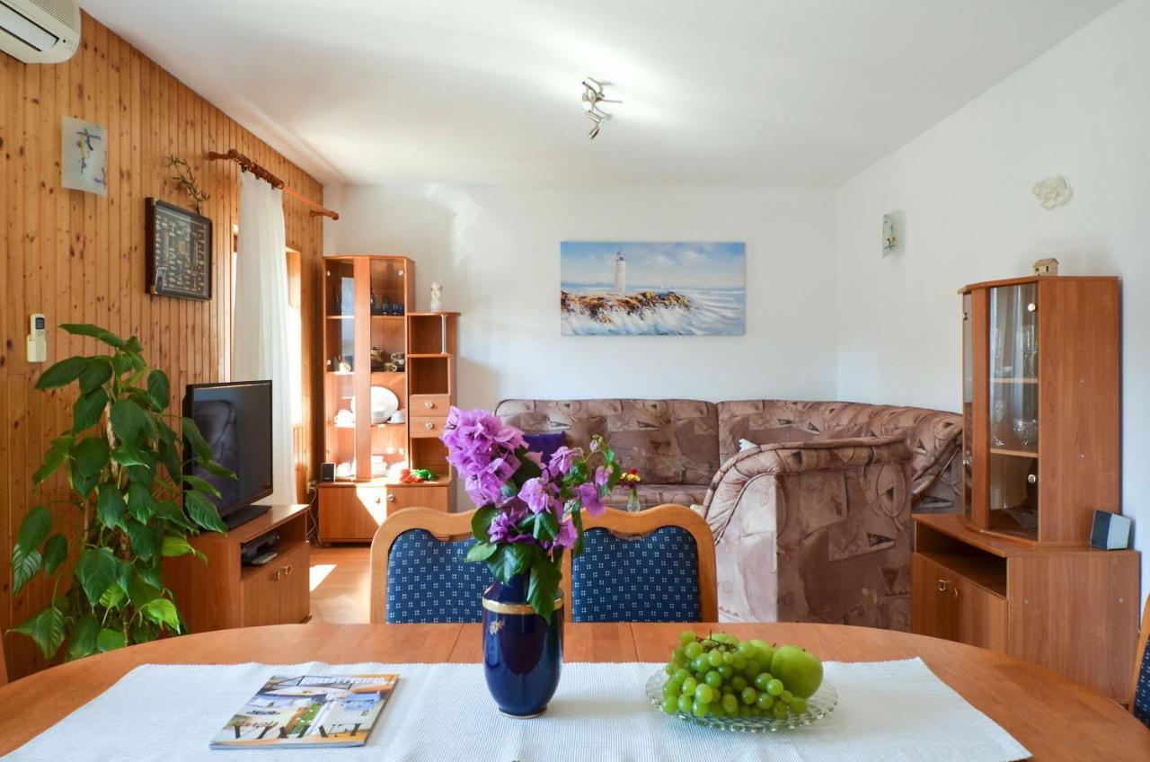 Apartments Pitesa Trogir Exterior photo