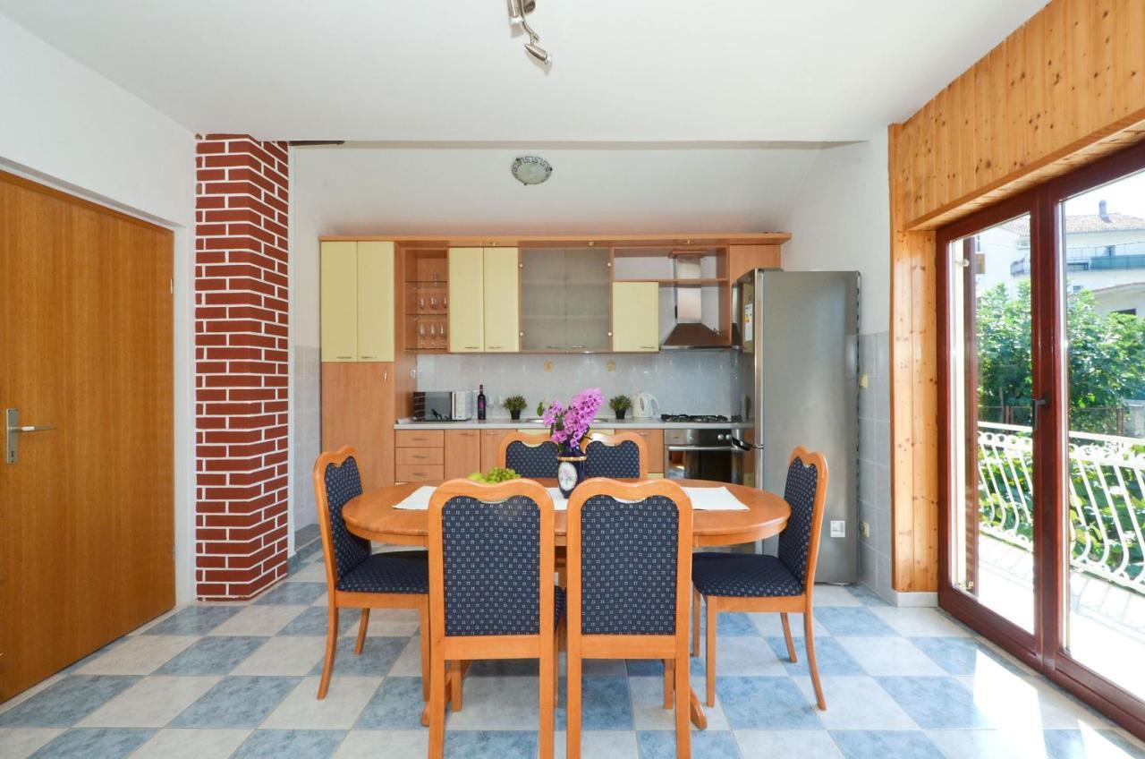 Apartments Pitesa Trogir Exterior photo