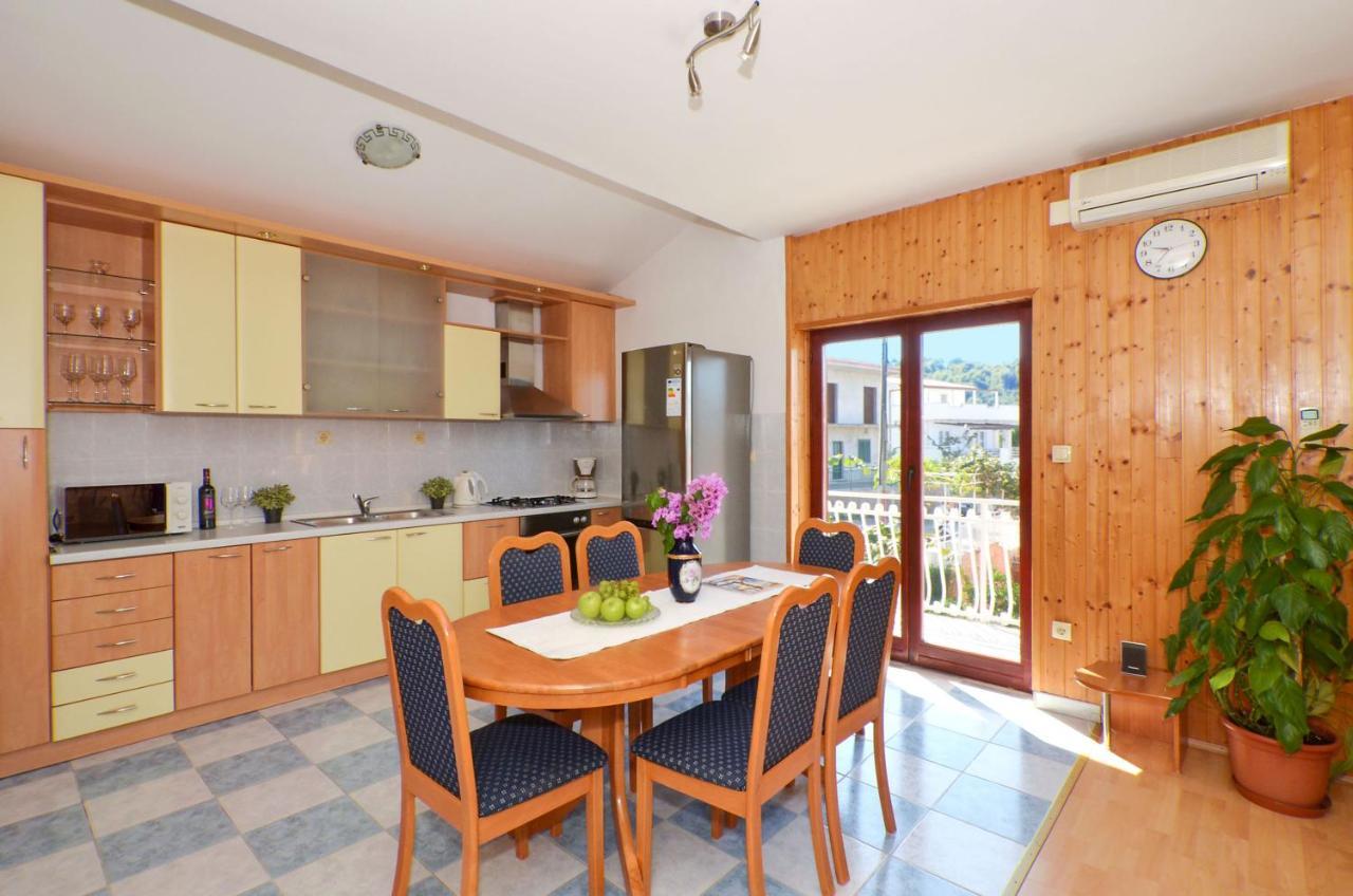 Apartments Pitesa Trogir Exterior photo