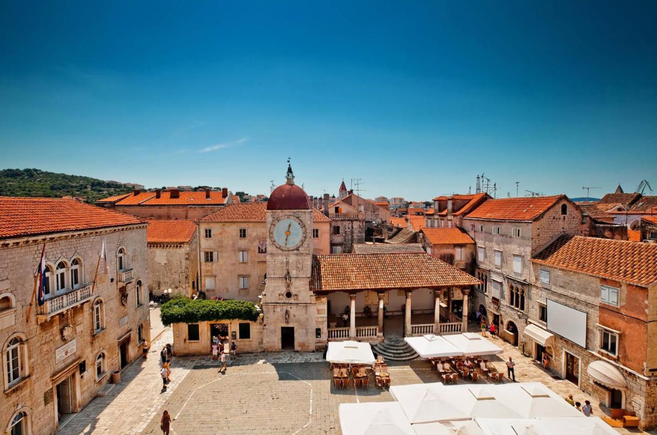 Apartments Pitesa Trogir Exterior photo