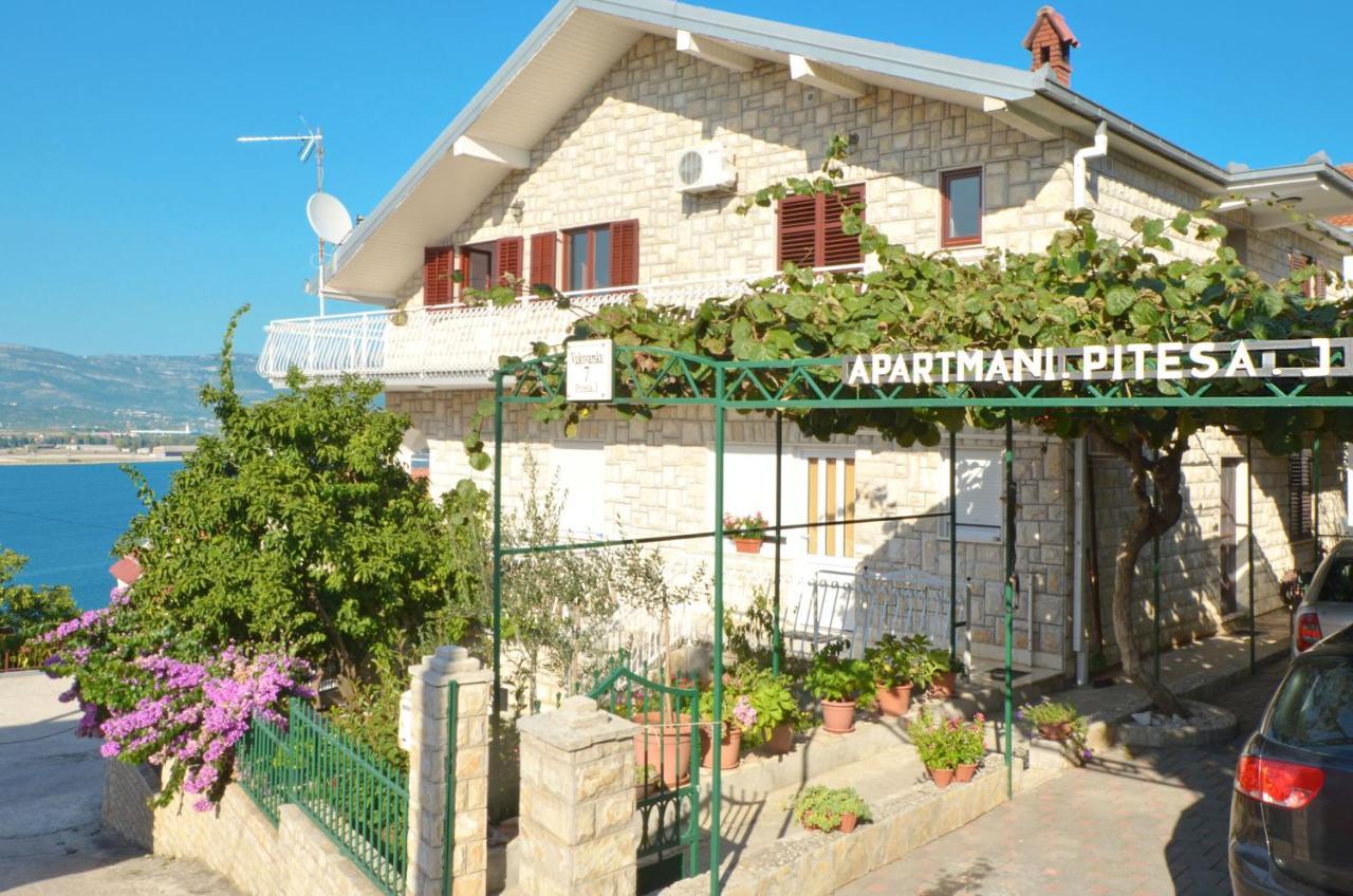 Apartments Pitesa Trogir Exterior photo
