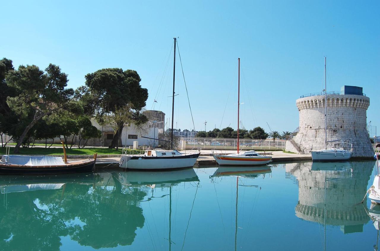 Apartments Pitesa Trogir Exterior photo