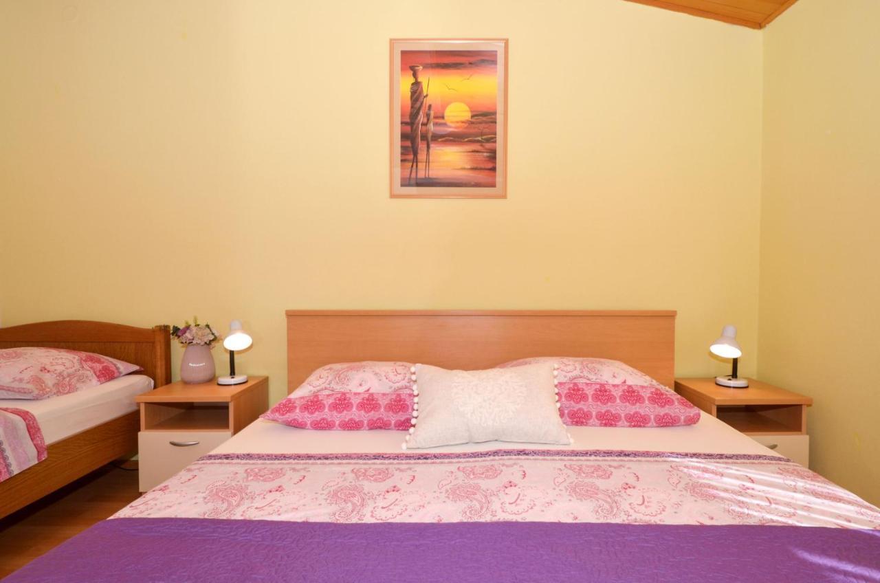 Apartments Pitesa Trogir Exterior photo