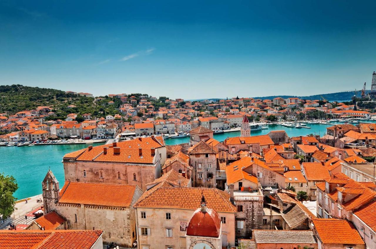 Apartments Pitesa Trogir Exterior photo