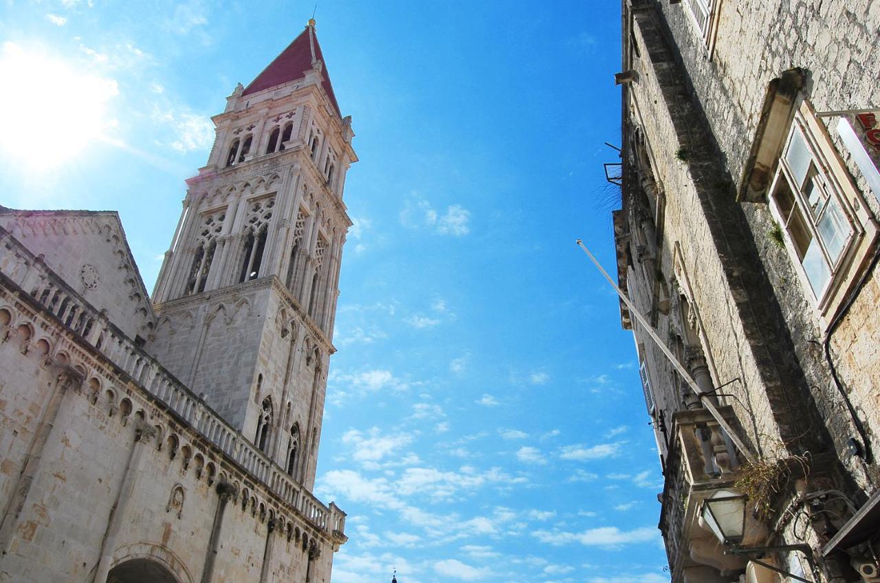 Apartments Pitesa Trogir Exterior photo