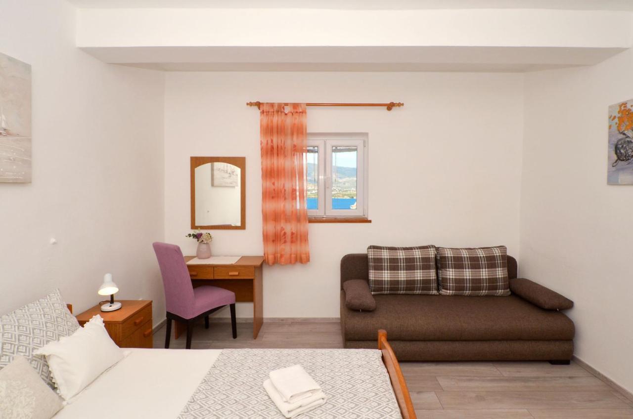 Apartments Pitesa Trogir Exterior photo