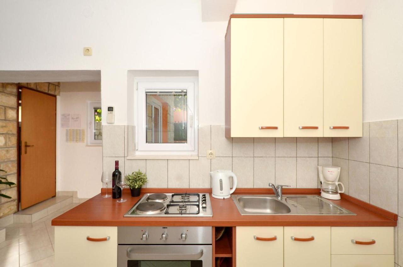 Apartments Pitesa Trogir Exterior photo