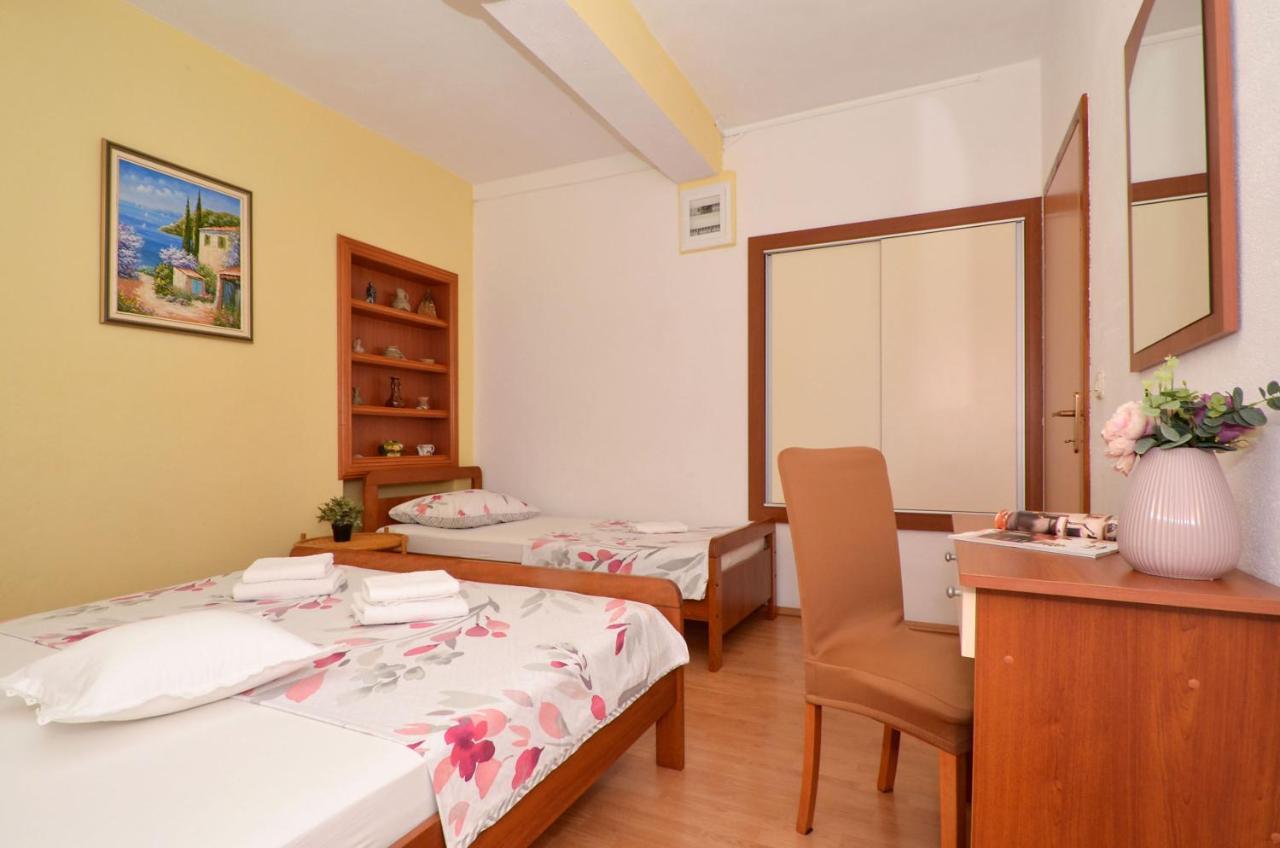 Apartments Pitesa Trogir Exterior photo