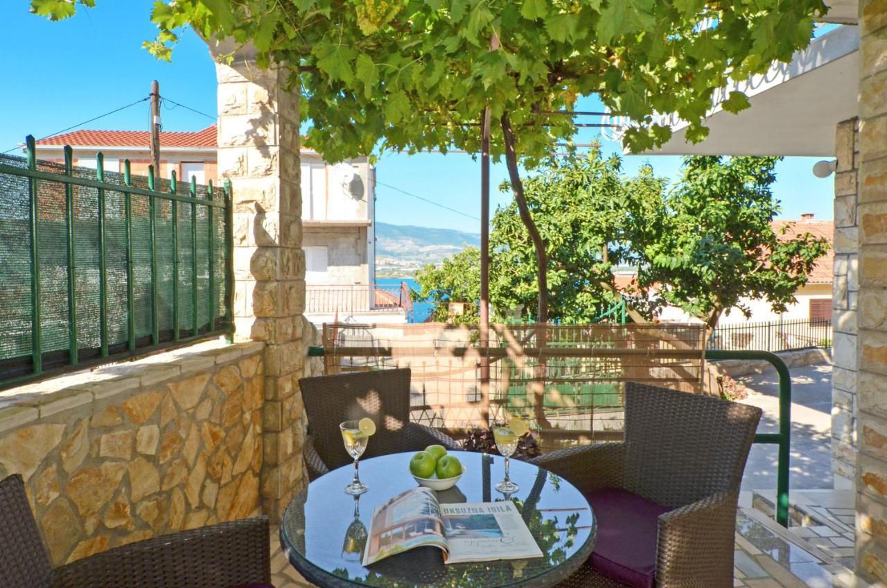 Apartments Pitesa Trogir Exterior photo
