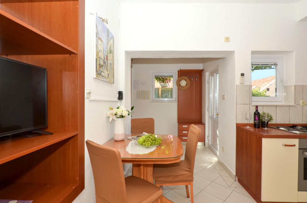 Apartments Pitesa Trogir Exterior photo