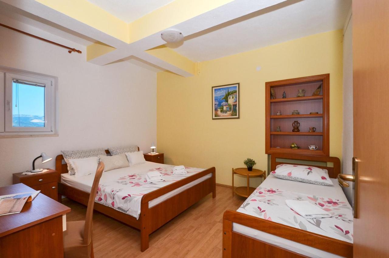 Apartments Pitesa Trogir Exterior photo