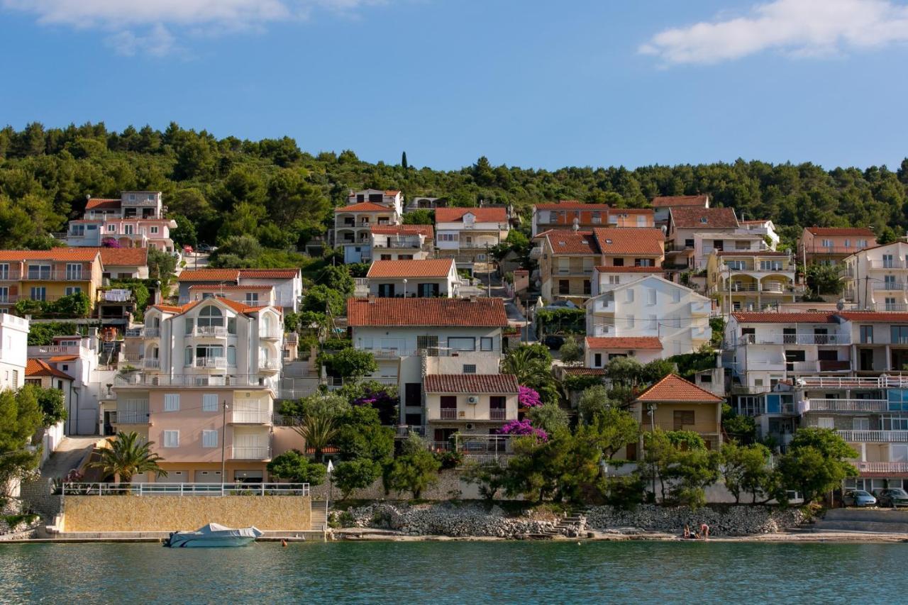 Apartments Pitesa Trogir Exterior photo